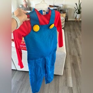 Mario costume with a hat, great condition, size S kids